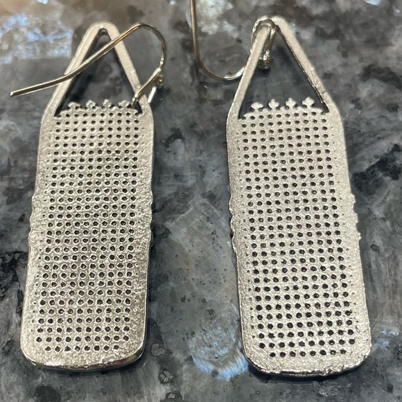 ⭕️ 3/$24 ⭕️ Neon green ombre earrings / NWOT - Picture 5 of 5